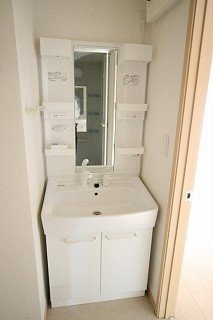 ラウレアⅢの洗面所|スペースが確保できる洗面所です
