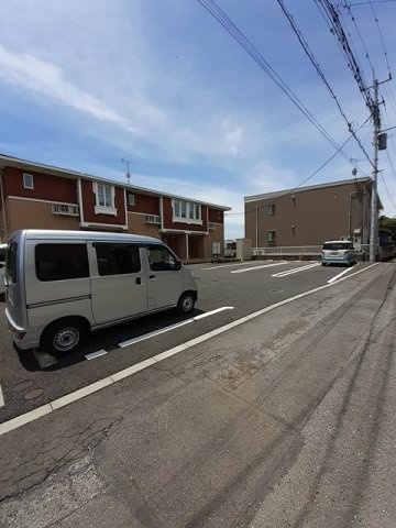 コンフォート県央・Ⅱの駐車場|駐車スペースもあります