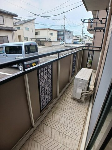 サンワハイツ八千代Ａのバルコニー|暖かな日差しのふりそそぐバルコニー