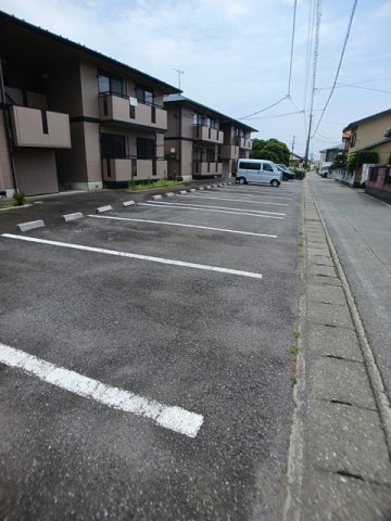 サンワハイツ八千代Ａの駐車場|駐車スペースもあります