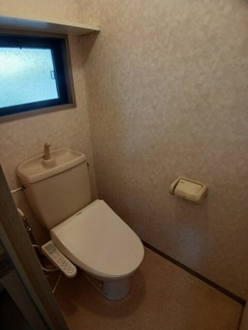 サンワハイツ八千代Ａのトイレ|落ち着いた色調のトイレです