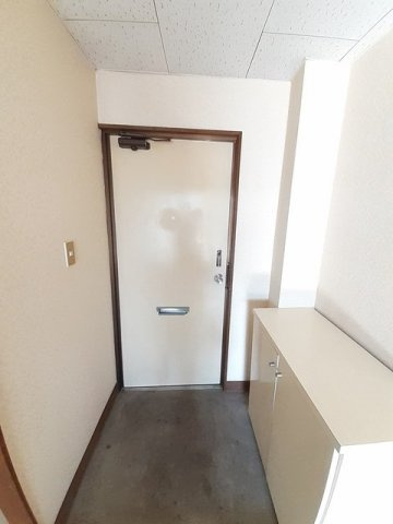 シティーハイツ小八木　Ｂの玄関|収納もある玄関です