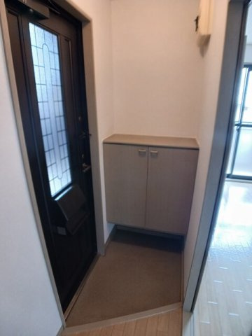 サンワハイツ八千代Ｂの玄関|明るい玄関です