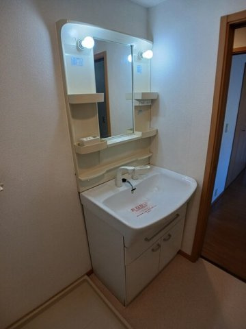 クレメント・ヴィラの洗面所|コンパクトで使いやすい洗面所