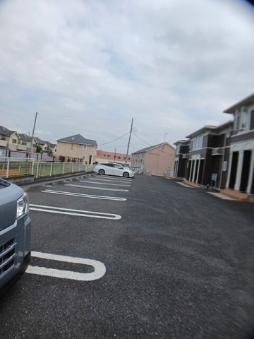ひまわり　Ａの駐車場|駐車場があるので、車を買う予定の方も安心です