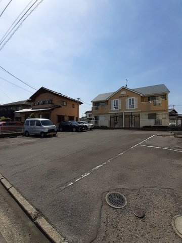 メルベーユの駐車場|車をお持ちの方に嬉しい駐車場付きの物件です