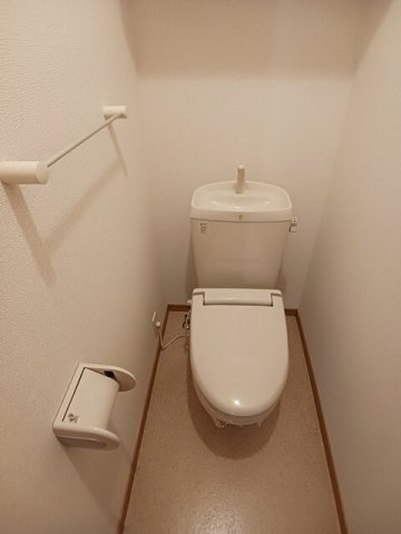 サンパティークⅤのトイレ|ゆったりとした空間のトイレです