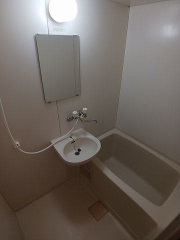 サニーコートの浴室|コンパクトで使いやすいお風呂です