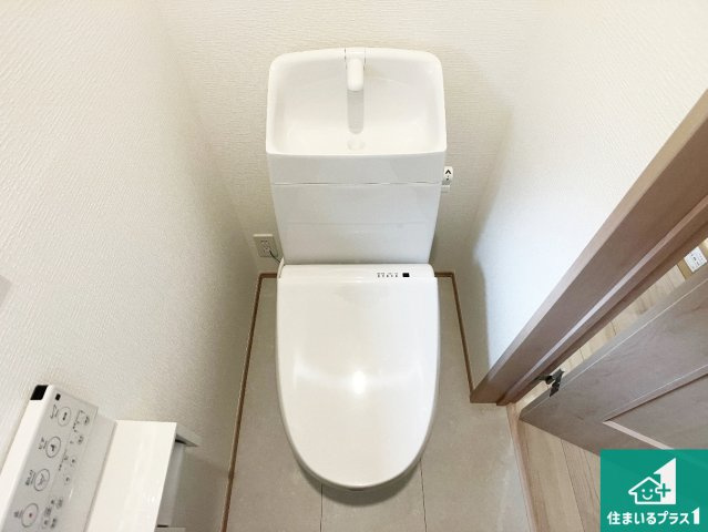 神戸市西区秋葉台　新築一戸建てのトイレ|1・2階の2ヶ所にあるので、朝の忙しい時間の順番待ちもなく、深夜の利用にも大変便利です。