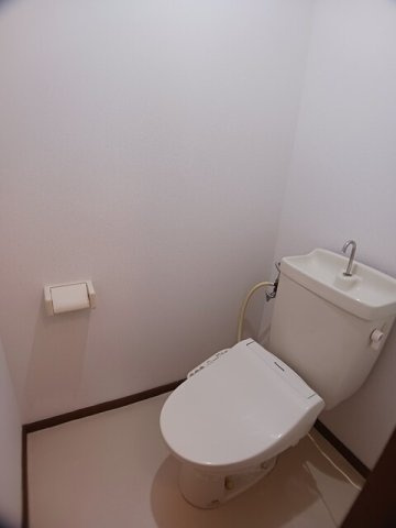 ハイツエイトのトイレ|落ち着いた色調のトイレです