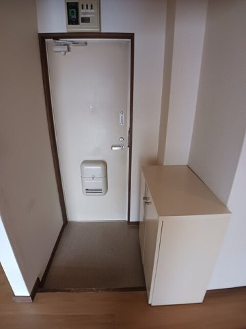 フェルド中居の玄関|明るい玄関です