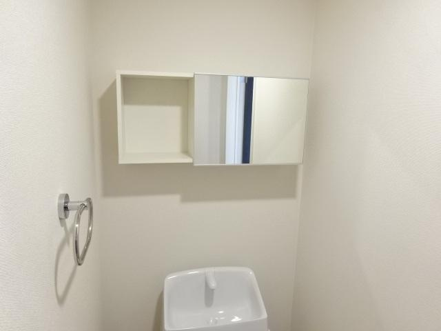 （仮）江田町新築アパートの収納|トイレ収納（イメージ）