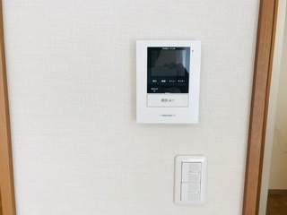 ファミーユの内装|カメラ付インターホン