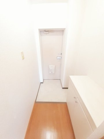 ＨＯＭＥ・Ｙの玄関|収納もある玄関です