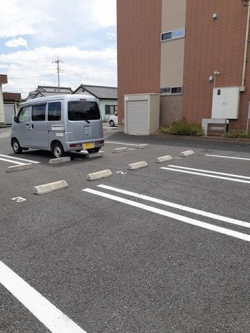 アンバー　レジデンスの駐車場|駐車場に車を止められます