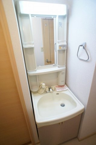 ガーデンヒルズⅢの洗面所|スペースが確保できる洗面所です