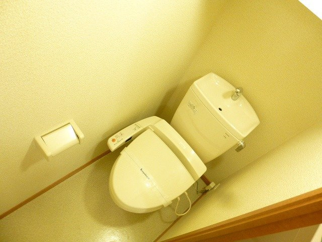 レオパレスあずみの森のその他|もちろん、バス・トイレは別。しかも、温水洗浄便座です♪