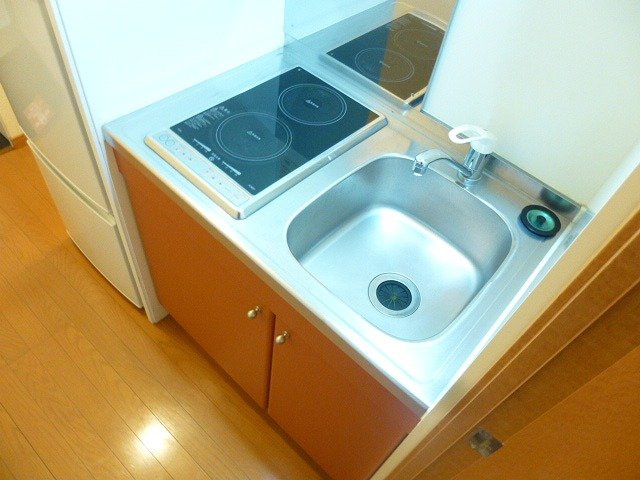 レオパレスあずみの森のキッチン|電気コンロ（２口）なので、安心♪