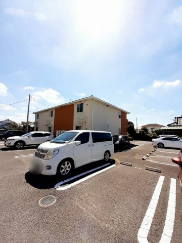 コテージ・ガーデンＢの駐車場|カースペースがあります