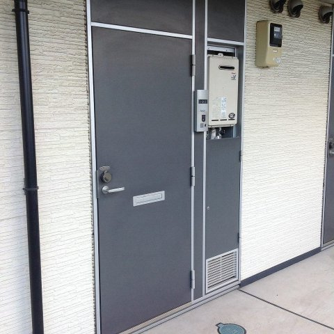 レオパレスアピテＣの玄関|シンプルで使いやすい玄関です