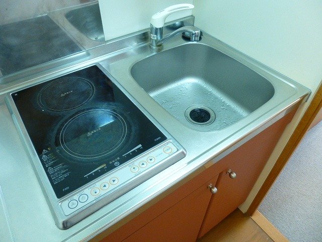 レオパレスシェソワのキッチン|電気コンロ２口です♪