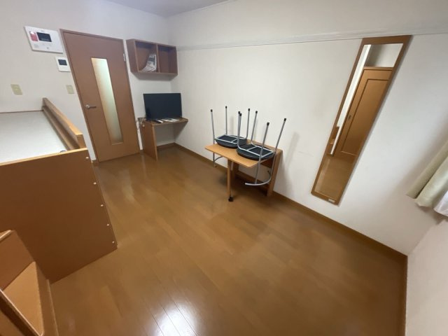 レオパレスゼフィールの居間・リビング|こちらの居間で趣味の時間をお楽しみください