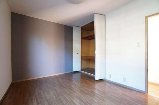 総社第３マンションの洋室|きれいな洋室です