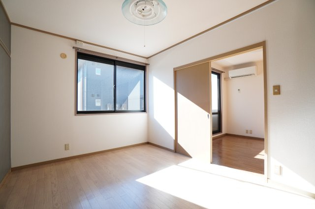 総社第３マンションの内装|明るい室内です