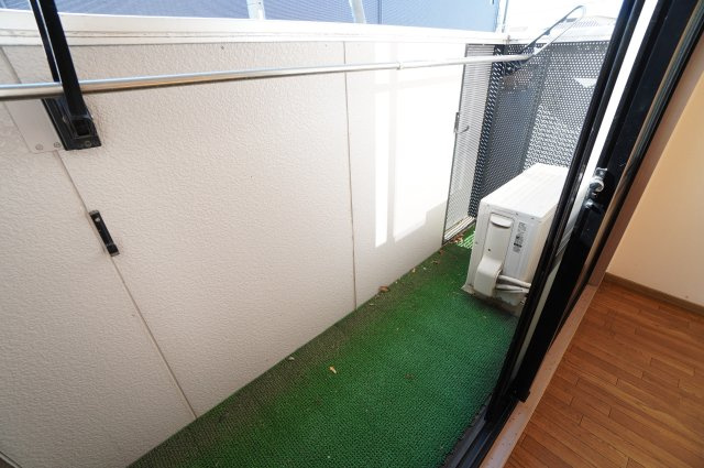 総社第３マンションのバルコニー|暖かな日差しのふりそそぐバルコニー