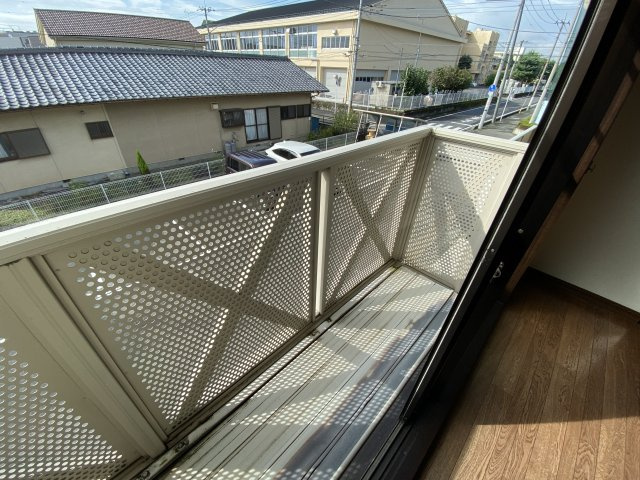 サンセールBのバルコニー|お洗濯にも便利なバルコニー付き