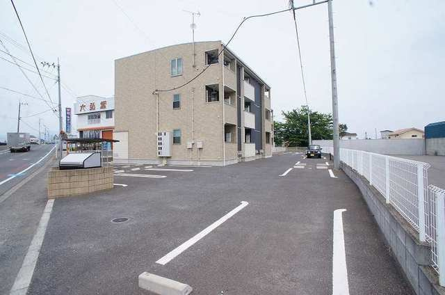 カーサ　モデルノＡの駐車場|カースペースがあります