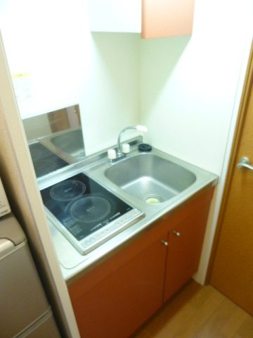 レオパレスＣｈａｒｍａｎのキッチン|安全な、電気コンロ２口です♪