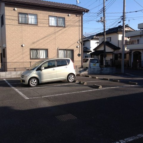 レオパレスＣｈａｒｍａｎのその他|広い駐車場です！