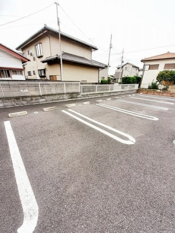 テ・ルサーマＢの駐車場|駐車場に車を止められます