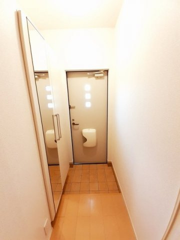 テ・ルサーマＢの玄関|きれいな玄関です