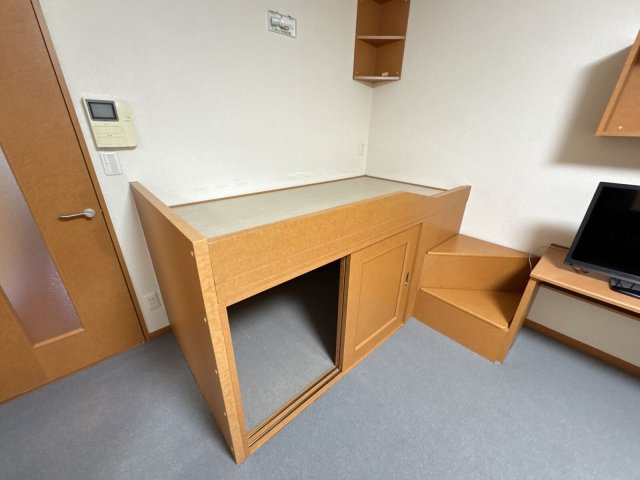 レオパレスピアチェーレの寝室|開放的な寝室です