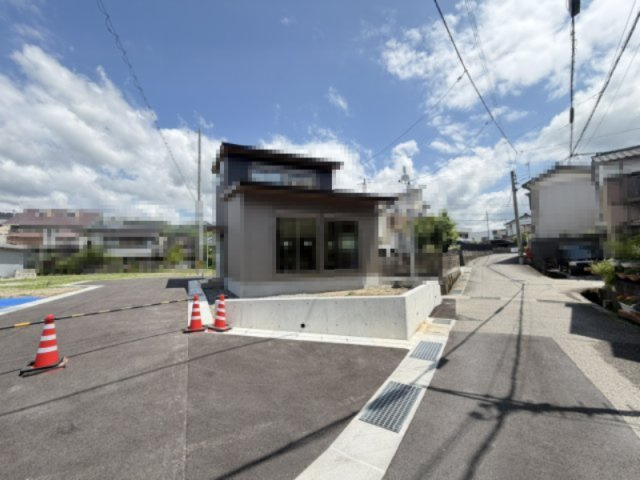 薊野中町　建築条件なし　A号地　売土地（全5区画）　の前面道路含む現地写真
