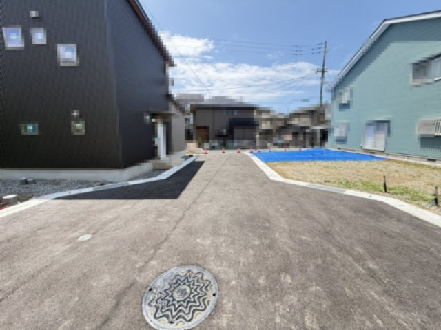 薊野中町　建築条件なし　A号地　売土地（全5区画）　の前面道路含む現地写真