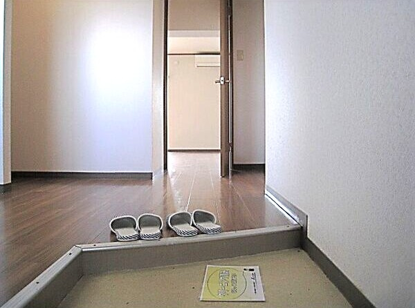 ヤカタハイツの玄関