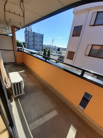 ルミエールのバルコニー|外からの目が気にならないバルコニーで洗濯物が干せます