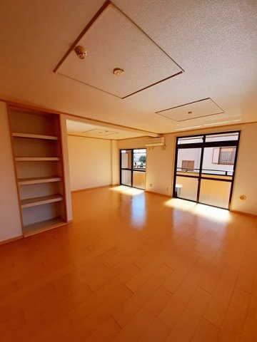 ルミエールの居間・リビング|ゆったりとした居間です