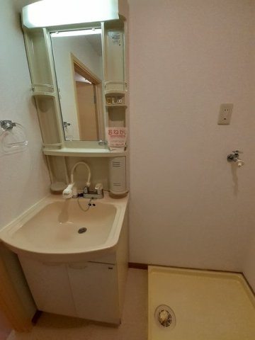 グローリー　Ⅰの洗面所|明るい洗面所です