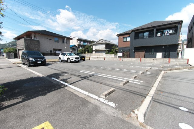 岡増駐車場の外観