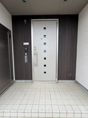 北見市川東５６番地１４６　中古売家の玄関