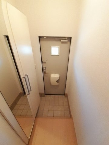 サンワードＢＢの玄関|収納もある玄関です
