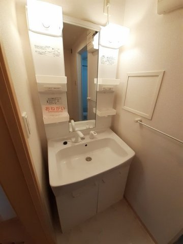フィオーレの洗面所|明るい洗面所です