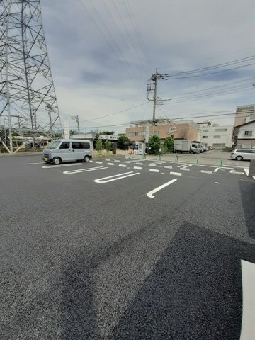 ロキオテラス　Ａの駐車場|車をお持ちの方に嬉しい駐車場付きの物件です