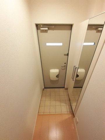 ＬａＴｏｕｒＫＡＩＺＡＷＡ　Ⅰの玄関|落ち着いた玄関です