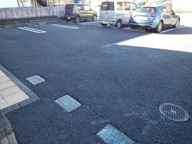 ミニョンⅠの駐車場|車をお持ちの方に嬉しい駐車場付きの物件です
