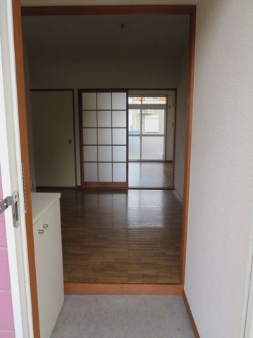 新井ハイツ　Ⅱの玄関|毎日通る玄関はこちらです